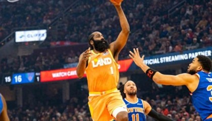 九游游戏平台-带队6胜1负！成骑士历史第一，哈登影响力真大，米切尔也把话挑明|詹姆斯·哈登|克利夫兰骑士队|米切尔-罗宾逊|多诺万-米切尔|纽约尼克斯队_新浪体育_新浪新闻